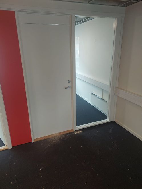 Hovedbilde Glassvegg med dør – enkeltkontor 180 cm