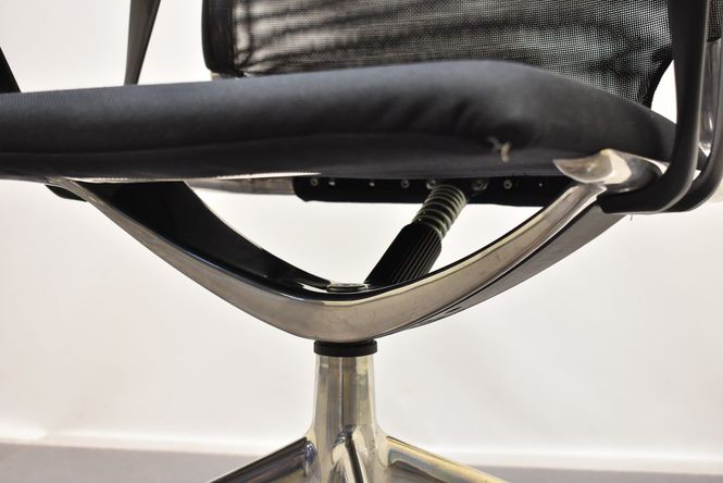 Hovedbilde Vitra Meda konferanse stol