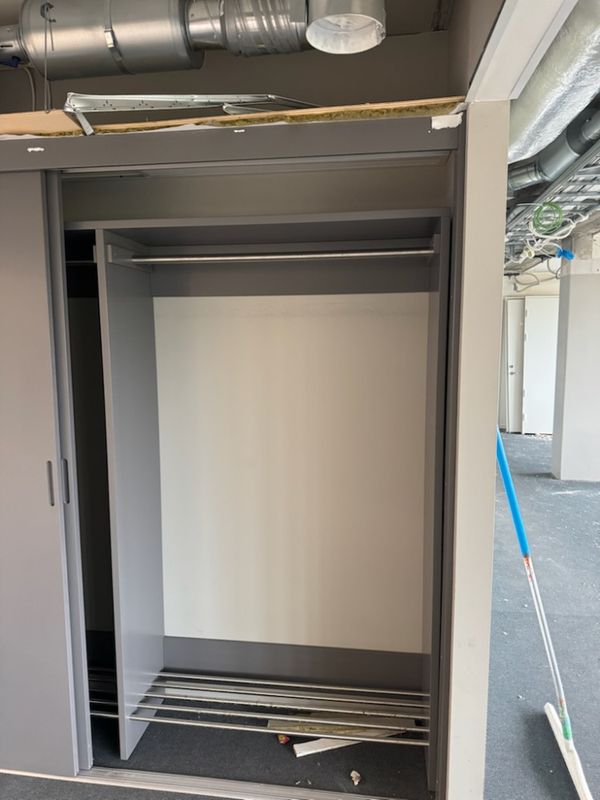Skyvedør / garderobe, integrert H:220cm x L:462cm Grå utførelse